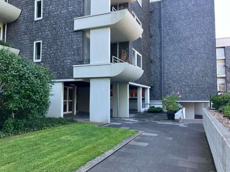 Zuwegung zum Haus - Etagenwohnung in 40699 Erkrath mit 51m² kaufen