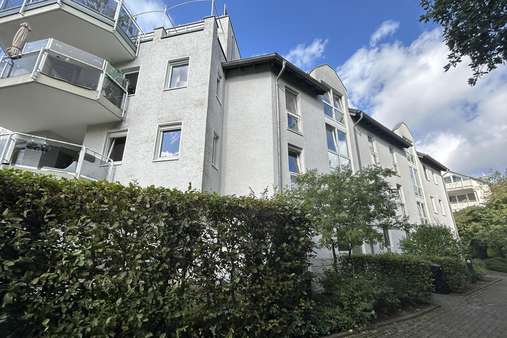 Hausansicht Hausansicht - Erdgeschosswohnung in 40225 Düsseldorf mit 68m² kaufen