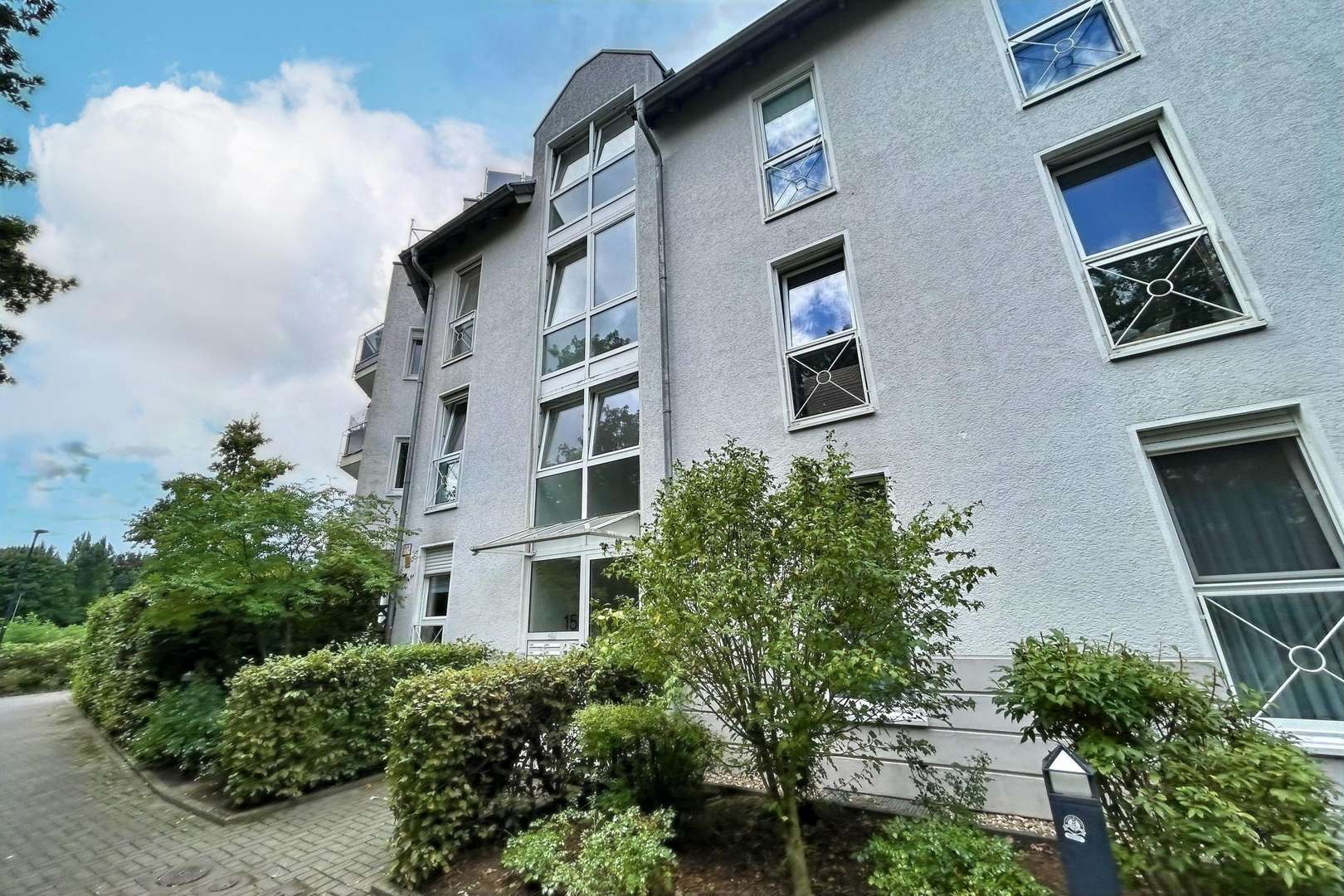 Hausansicht Hausansicht - Erdgeschosswohnung in 40225 Düsseldorf mit 68m² kaufen