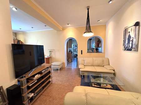 Wohnzimmer - Erdgeschoss - Mehrfamilienhaus in 42781 Haan mit 201m² kaufen