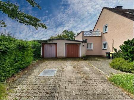 Garagen mit Stellfläche Garagen mit Stellfläche - Einfamilienhaus in 42329 Wuppertal mit 119m² kaufen