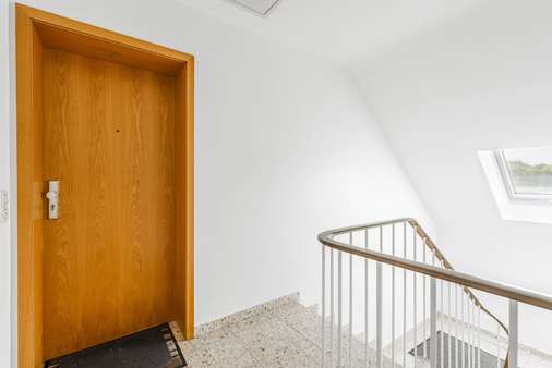 Treppenhaus - Dachgeschosswohnung in 41363 Jüchen mit 80m² kaufen