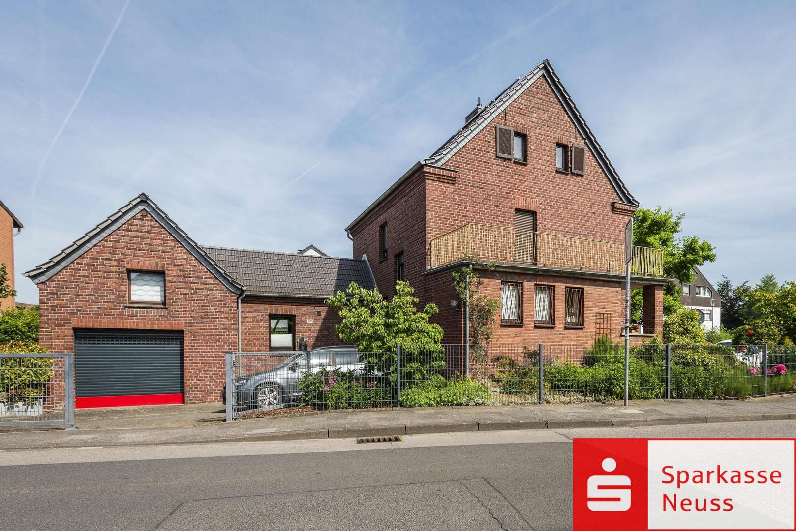 Titelbild Titelbild - Einfamilienhaus in 41352 Korschenbroich mit 170m² kaufen