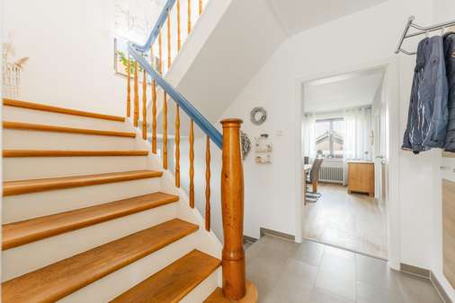 Flurbereich und Treppenhaus Flurbereich und Treppenhaus - Einfamilienhaus in 41352 Korschenbroich mit 170m² kaufen