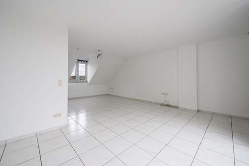 Wohn- Esszimmer - Dachgeschosswohnung in 41468 Neuss mit 95m² kaufen