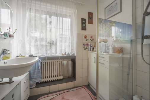 Bad EG links Bad EG links - Mehrfamilienhaus in 41462 Neuss mit 477m² kaufen