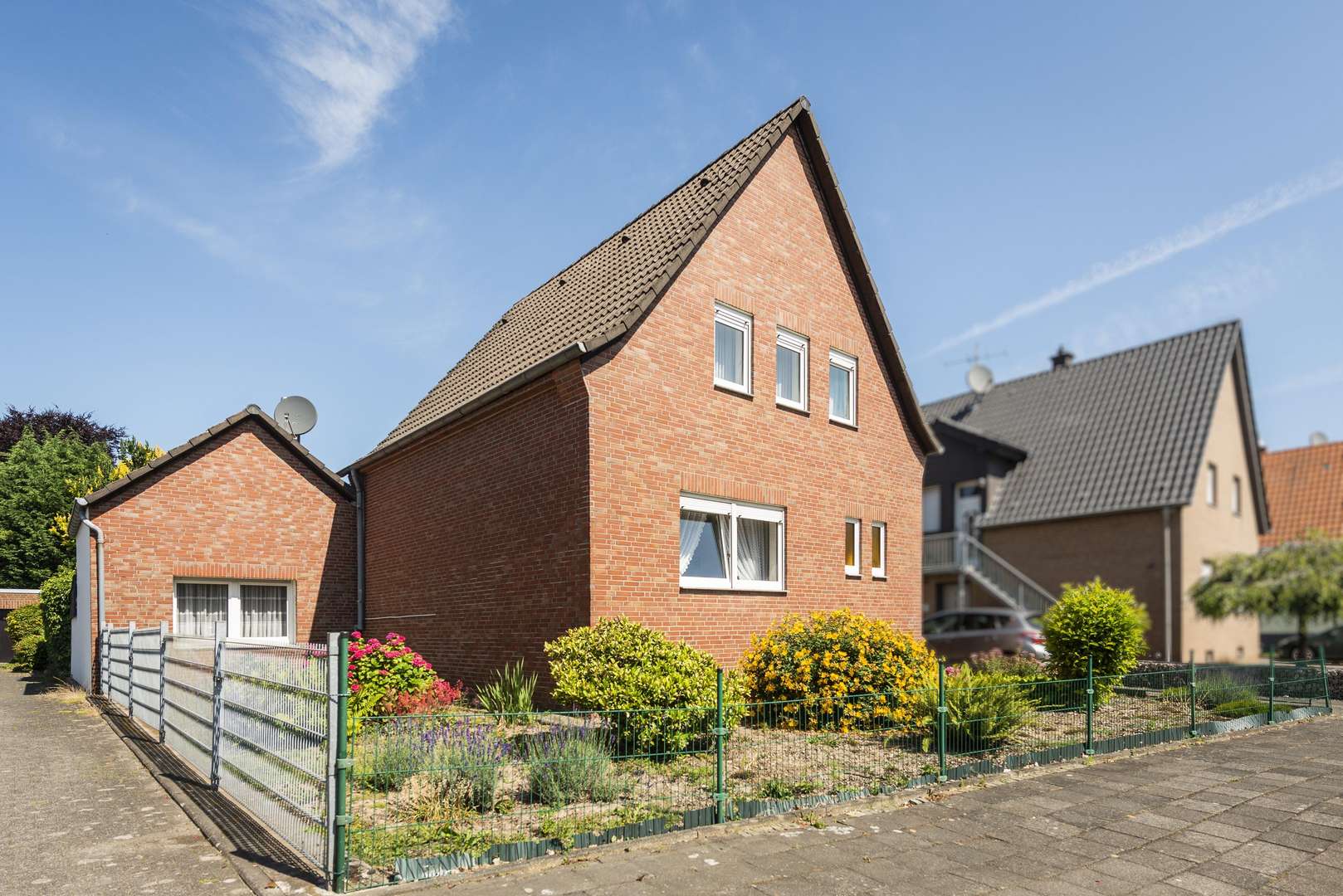 Seitenansicht - Einfamilienhaus in 41516 Grevenbroich mit 92m² kaufen