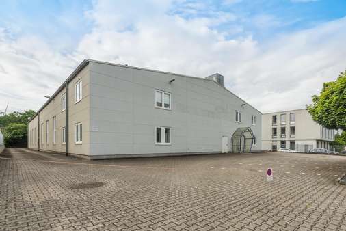 Viele Parkmöglichkeiten - Lager in 41363 Jüchen mit 1700m² kaufen