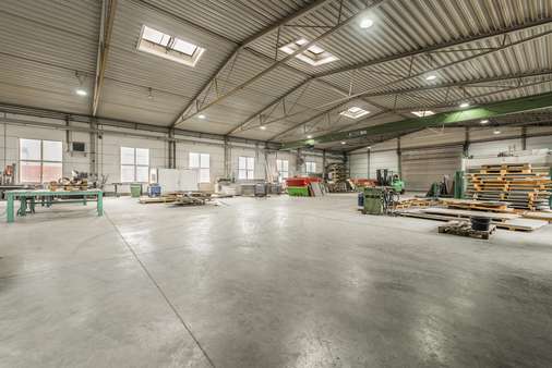 Lichtdurchflutet - Lager in 41363 Jüchen mit 1700m² kaufen