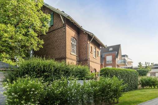 Hausrückseite Hausrückseite - Maisonette-Wohnung in 41516 Grevenbroich mit 116m² kaufen