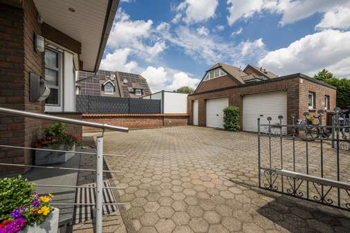 Garagen - Einfamilienhaus in 41462 Neuss mit 170m² kaufen