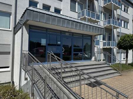 Hauseingang Hauseingang - Zwangsversteigerung Erdgeschosswohnung in 52351 Düren mit 57m² kaufen