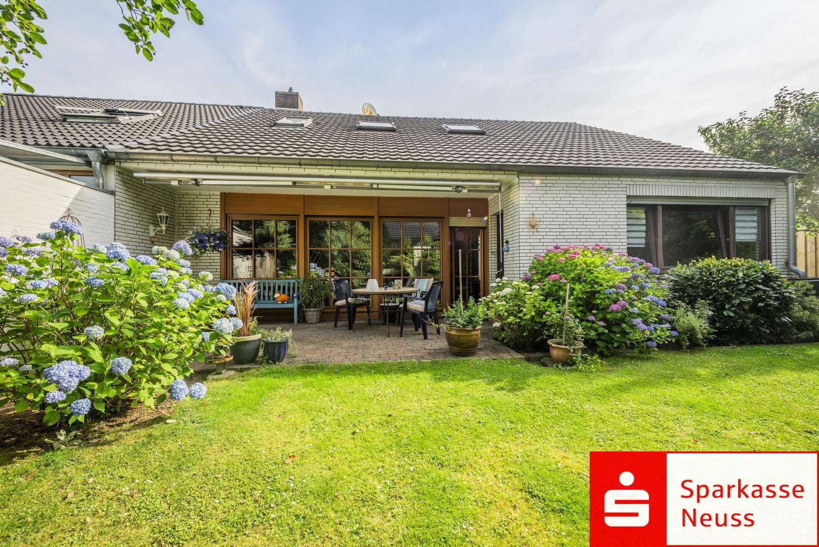 Titelbild Titelbild - Reihenendhaus in 41564 Kaarst mit 150m² kaufen