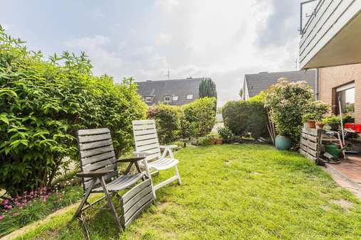 EG links: Terrasse und Garten - Mehrfamilienhaus in 41352 Korschenbroich mit 310m² als Kapitalanlage kaufen