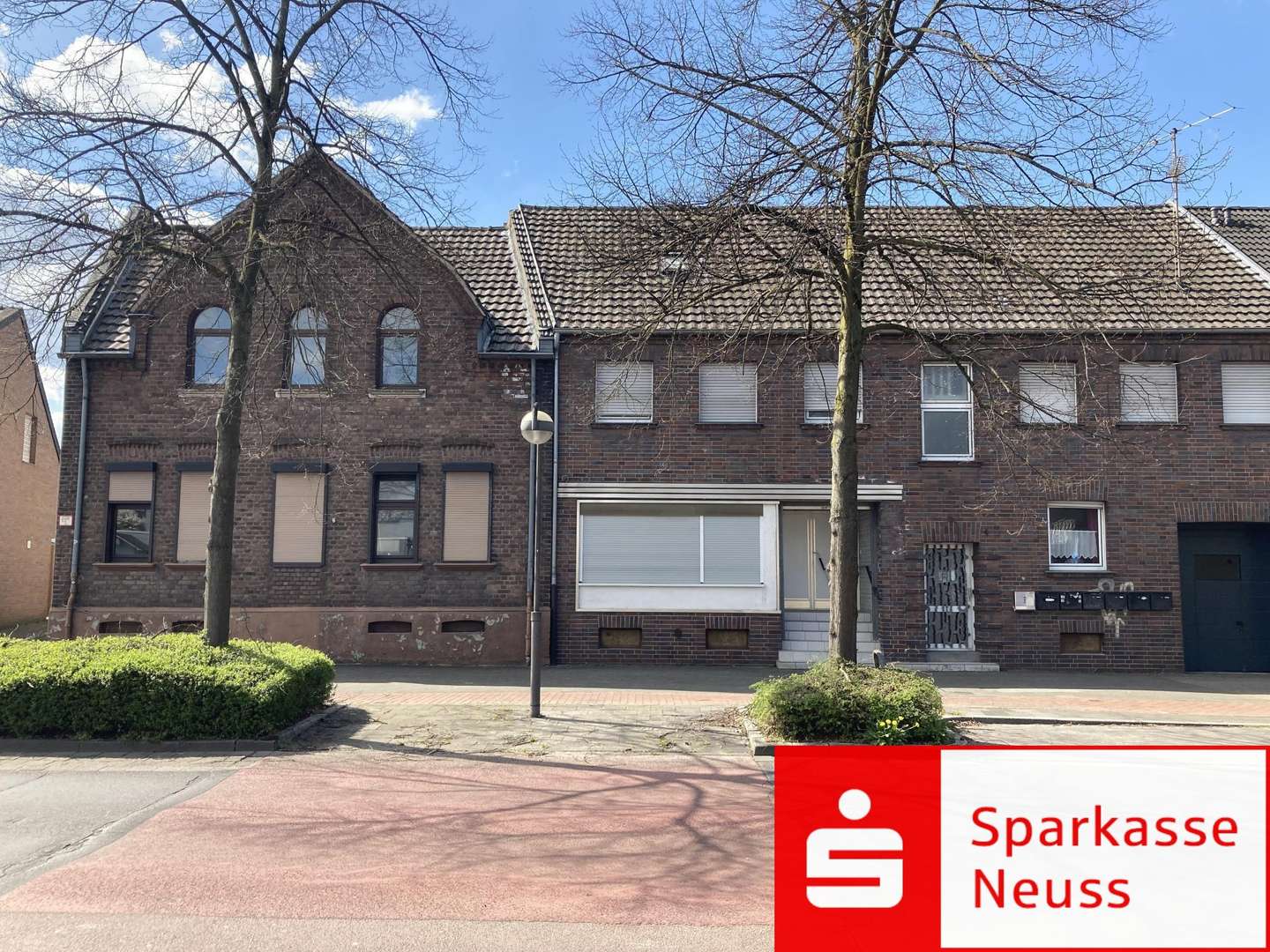 Bebaut mit zwei MFH's - Mehrfamilienhaus in 41466 Neuss mit 800m² kaufen