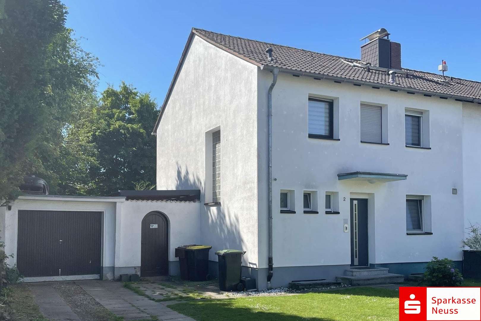 Außenansicht Außenansicht - Zweifamilienhaus in 41540 Dormagen mit 98m² kaufen