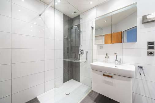 Badezimmer - Etagenwohnung in 40668 Meerbusch mit 79m² kaufen