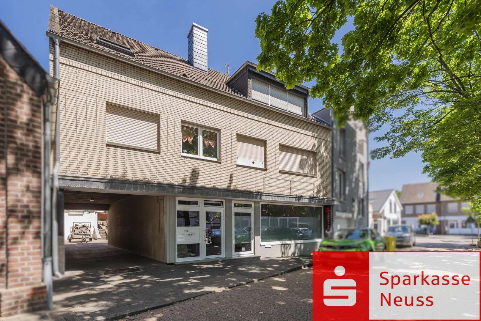 Titelbild - Mehrfamilienhaus in 41516 Grevenbroich mit 215m² kaufen