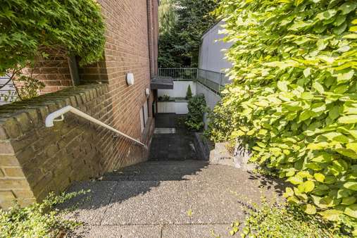 Hier geht es runter Hier geht es runter - Dachgeschosswohnung in 41352 Korschenbroich mit 66m² kaufen