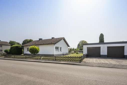 Haus mit Doppelgarage Haus mit Doppelgarage - Bungalow in 41569 Rommerskirchen mit 89m² kaufen