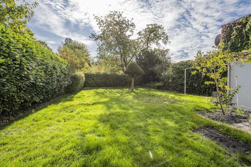 Attraktiver Garten Attraktiver Garten - Doppelhaushälfte in 41464 Neuss mit 138m² kaufen