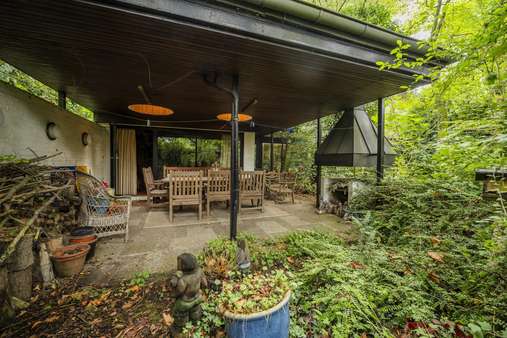 Überdachte Terrasse mit Grill Überdachte Terrasse mit Grill - Bungalow in 41468 Neuss mit 157m² kaufen
