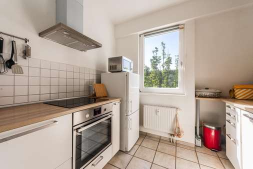 Küche mit Blick ins Grüne - Dachgeschosswohnung in 40670 Meerbusch mit 54m² kaufen