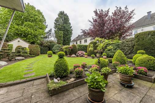 Blick in den Garten - Einfamilienhaus in 41468 Neuss mit 120m² als Kapitalanlage kaufen