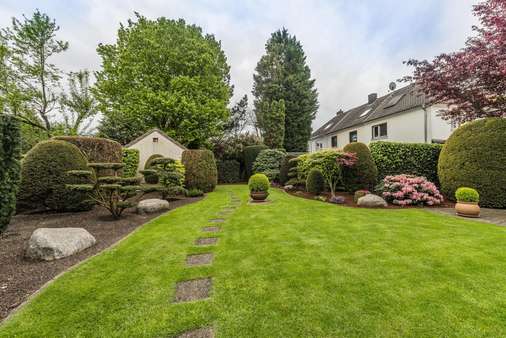 Gartenanlage - Einfamilienhaus in 41468 Neuss mit 120m² als Kapitalanlage kaufen