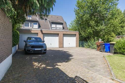 Garage - Dachgeschosswohnung in 41239 Mönchengladbach mit 90m² günstig kaufen