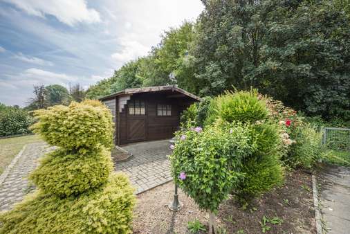 Gartenhaus/Werkzeugschuppen mit Terrasse - Bungalow in 41363 Jüchen mit 97m² günstig kaufen