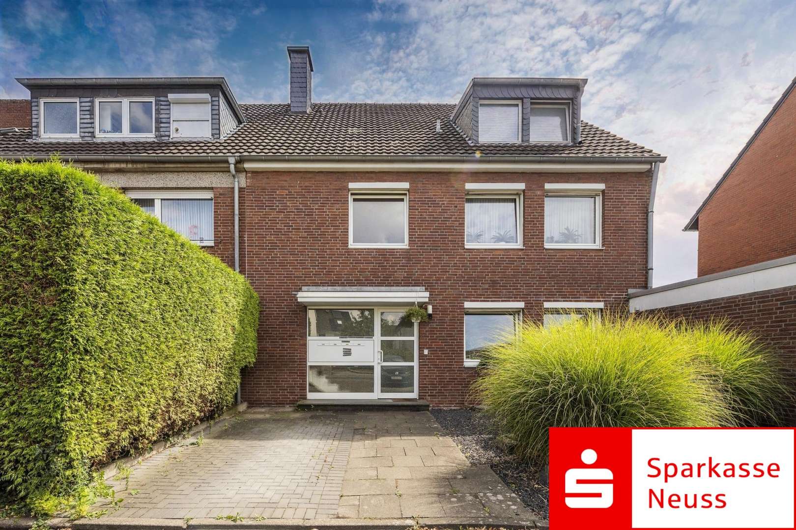Attraktives Dreifamilienhaus! Attraktives Dreifamilienhaus! - Mehrfamilienhaus in 41472 Neuss mit 230m² kaufen