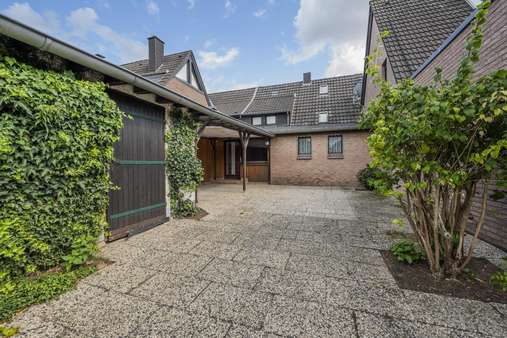 Herrliche Anlage Herrliche Anlage - Einfamilienhaus in 41466 Neuss mit 143m² kaufen