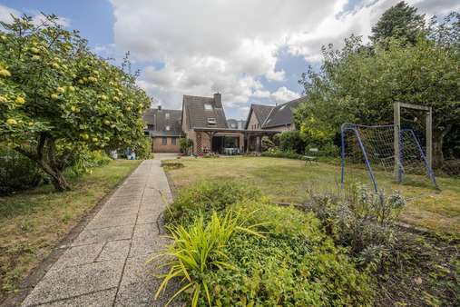Rückansicht Rückansicht - Einfamilienhaus in 41466 Neuss mit 143m² kaufen