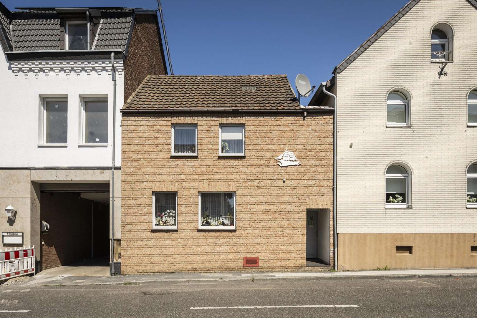 Straßenansicht Straßenansicht - Reihenmittelhaus in 41517 Grevenbroich mit 114m² kaufen