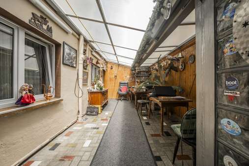 Überdachter Innenhof Überdachter Innenhof - Reihenmittelhaus in 41517 Grevenbroich mit 114m² kaufen