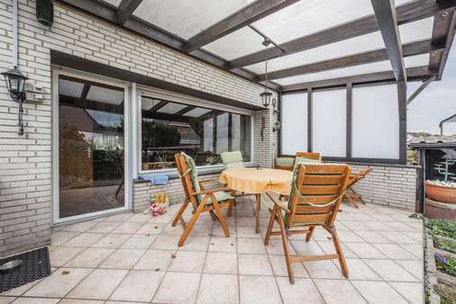 Überdachte Terrasse - Einfamilienhaus in 41352 Korschenbroich mit 165m² günstig kaufen
