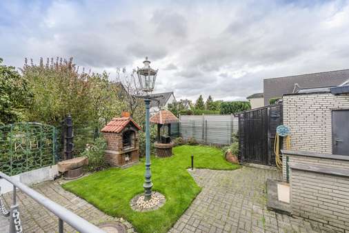 Blick in den Garten - Einfamilienhaus in 41352 Korschenbroich mit 165m² günstig kaufen