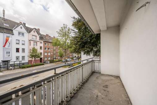 Balkon am Wohnzimmer Balkon am Wohnzimmer - Etagenwohnung in 41464 Neuss mit 72m² kaufen