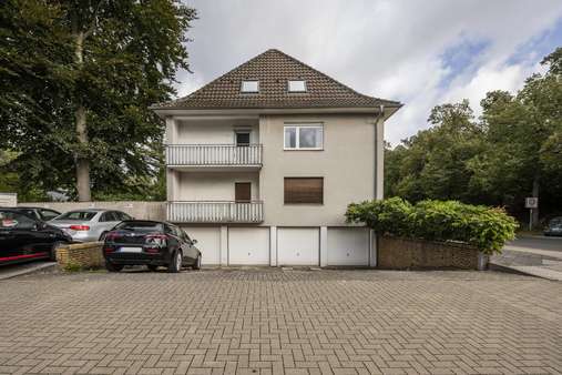 Garage Stellplatz direkt am Haus Garage Stellplatz direkt am Haus - Etagenwohnung in 41464 Neuss mit 72m² kaufen