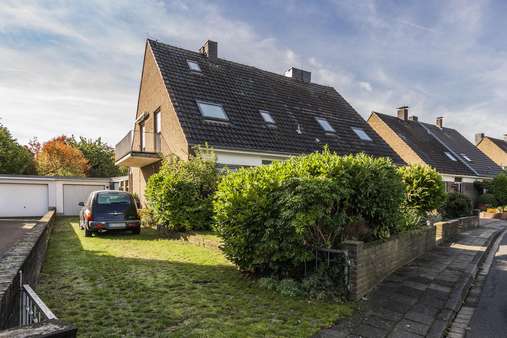 Zufahrt Garage - Doppelhaushälfte in 40668 Meerbusch mit 86m² günstig kaufen