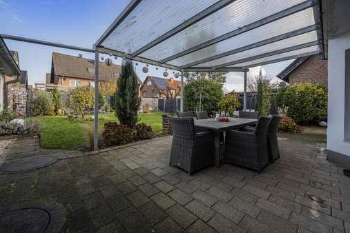 Überdachte Terrasse - Einfamilienhaus in 41542 Dormagen mit 190m² kaufen