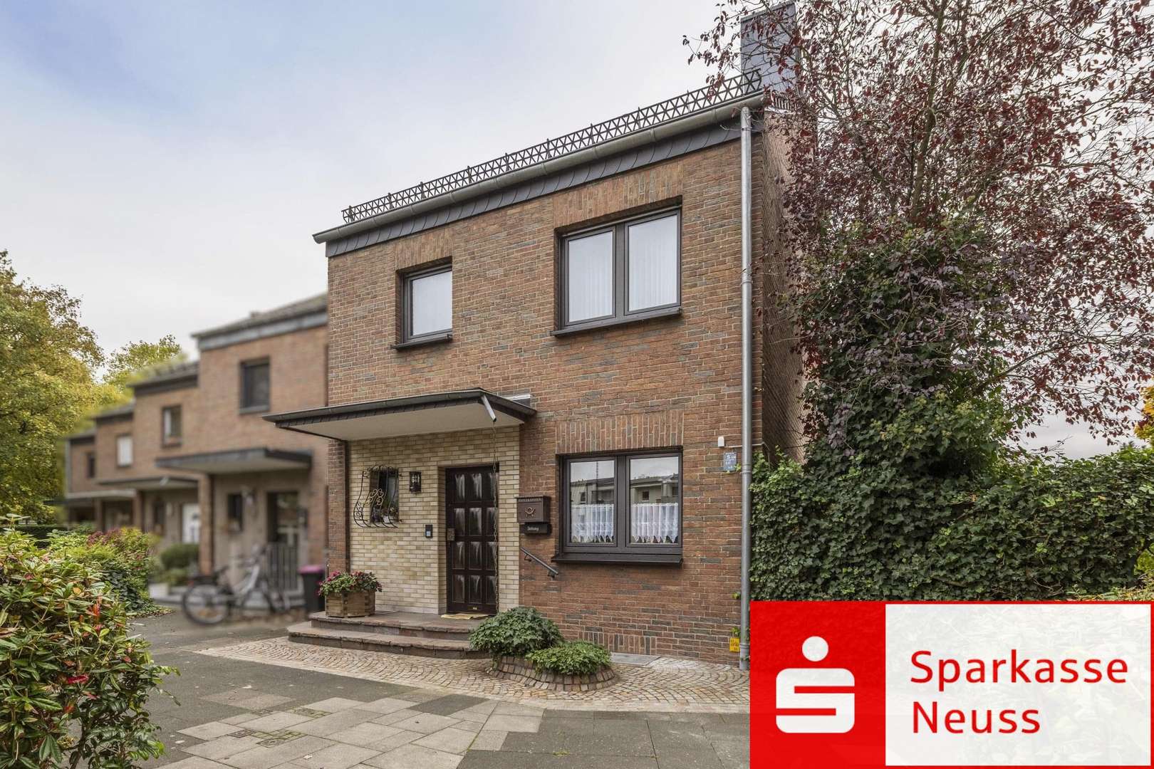 Titelbild Titelbild - Reihenendhaus in 41462 Neuss mit 103m² kaufen