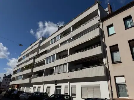 Zwangsversteigerung - Zweizimmerwohnung mit Dachterrasse und Aussicht
