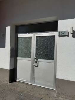 Hauseingang - Zwangsversteigerung Etagenwohnung in 47799 Krefeld mit 79m² kaufen