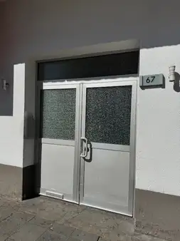 Zwangsversteigerung - Zweizimmerwohnung mit Dachterrasse und Aussicht