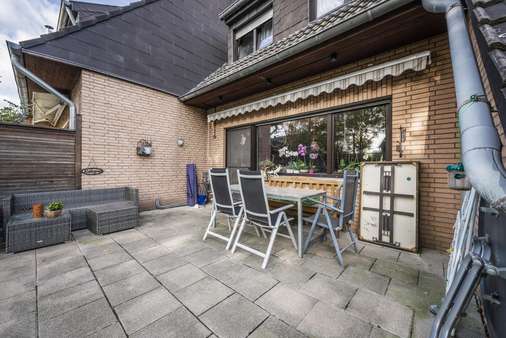 Terrasse mit Markise - Reihenmittelhaus in 41363 Jüchen mit 116m² günstig kaufen