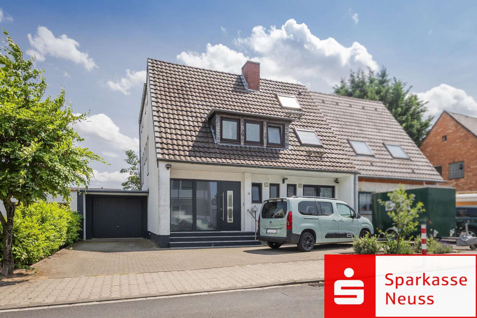 Titelbild Titelbild - Zweifamilienhaus in 41564 Kaarst mit 190m² kaufen