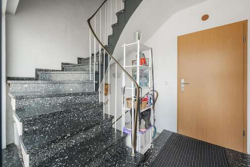 Treppenhaus Treppenhaus - Zweifamilienhaus in 41564 Kaarst mit 190m² kaufen