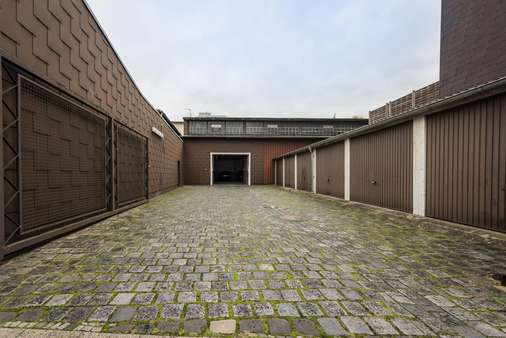 Zufahrt Parkhaus und Garagen Zufahrt Parkhaus und Garagen - Lager in 41460 Neuss mit 100m² kaufen